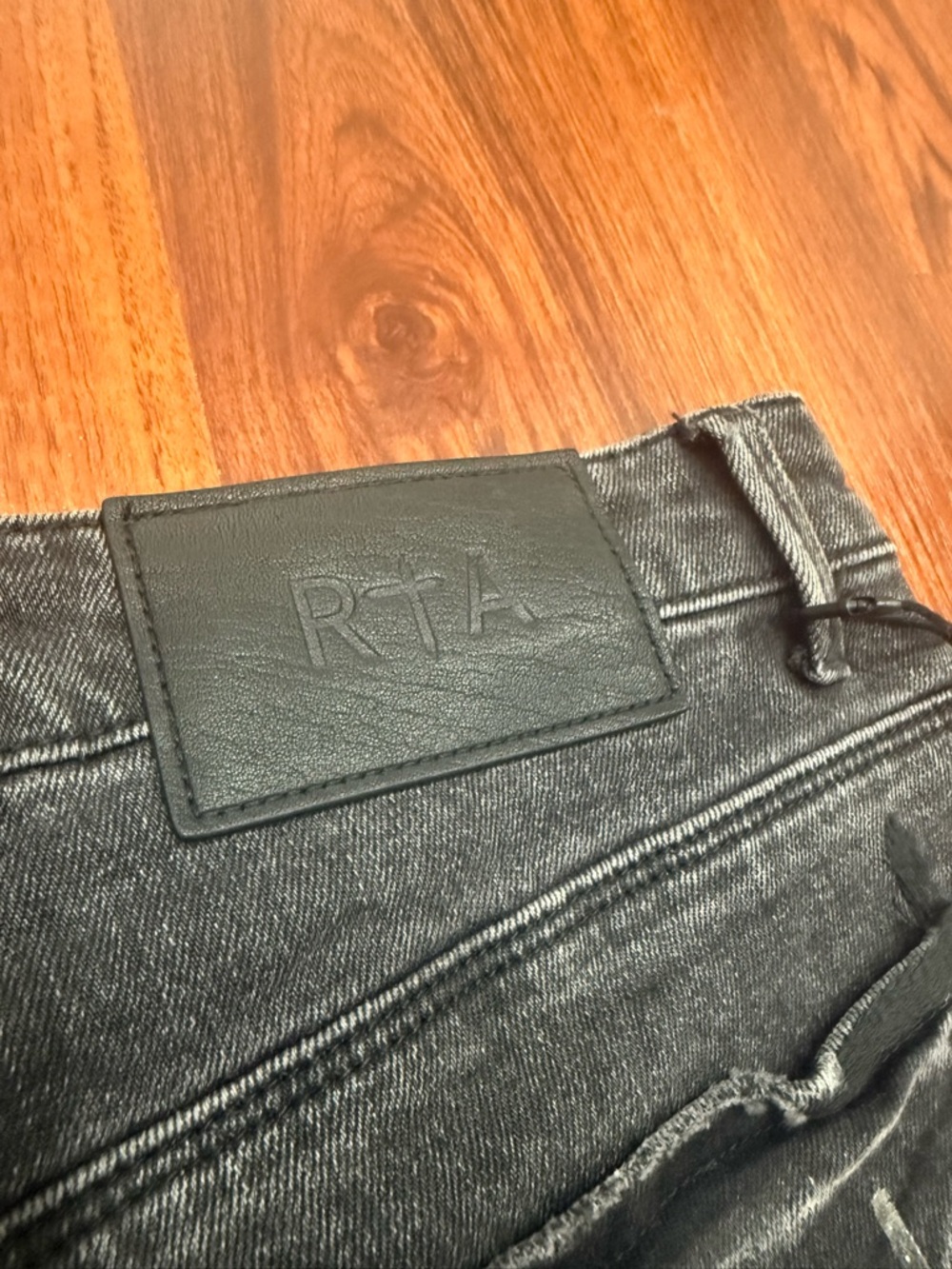 RTA Jeans - Picture 2 of 4